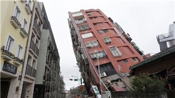 Nach dem Erdbeben in Taiwan werden noch sechs Menschen vermisst.