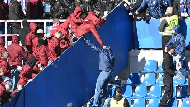 Spätes Siegtor und Krawall: FCK gewinnt Derby in Karlsruhe Nach dem Schlusspfiff kam es zu Auseinandersetzungen zwischen beiden Fangruppen.