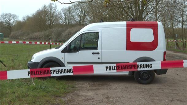 Nach dem Überfall flohen die drei Männer mit einem weißen Kastenwagen.