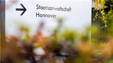 Nach dem Vandalismus in der Gedenkstätte Ahlen klagt die Staatsanwaltschaft Hannover einen 26 Jahre alten Verdächtigen an. (Symbolbild) 