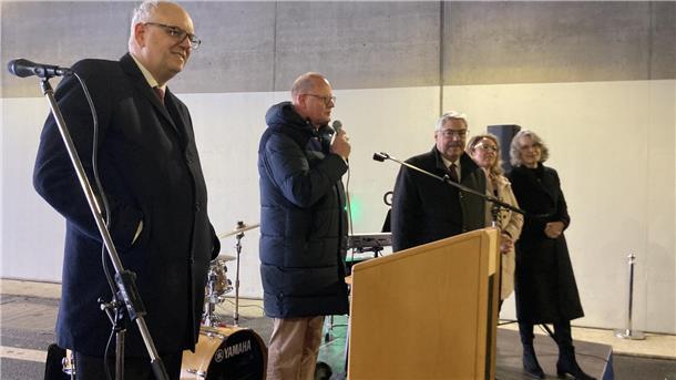 Bremerhavens Hafentunnel ist eröffnet - So lief die offizielle Freigabe Redner bei der Eröffnung des Hafentunnels