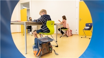Nach den Sommerferien sollen in Niedersachsen möglichst alle Schüler wieder gemeinsam in der Klasse sitzen. Schule wie immer also – mit einigen Einschränkungen. Doch das ist nur eines von drei möglichen Szenarien. Wie stellen sich die Schulen im Kreis Cuxhaven darauf ein?