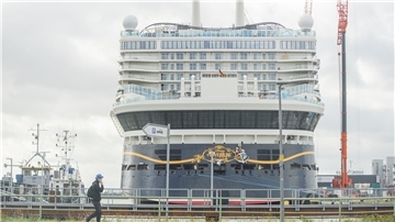 Nach der Ankunft der „Disney Adventure“ an der Lloyd Werft: Hier findet der Innenausbau statt. 