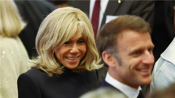 Macron befürwortet Einsatz westlicher Waffen gegen Russland Nach der Verleihung des Internationalen Preises des Westfälischen Friedens: Brigitte und Emmanuel Macron im Festsaal des historischen Rathauses Münster.