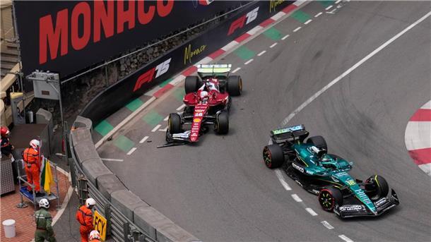 Ferrari überrascht: Leclerc bei Heimspiel knapp vor Piastri Nach diesem Unfall mit Leclerc (l) und Stroll kommt es zur Unterbrechung.