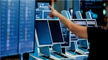 Nach einem Cyberangriff gab es am Berliner Flughafen längere Wartezeiten.