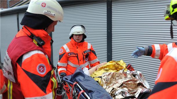 Nordenhamer Johanniter üben Einsatz nach Supermarkt-Überfall Johanniter bei einer Übung in einem Supermarkt.