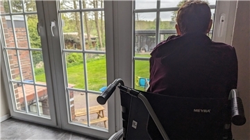 Siglinde R. sitzt seit einem schlimmen Busunfall in Bremerhaven im Rollstuhl.