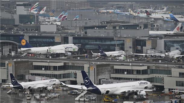 Nager beißt Kabel durch - Flughafen stundenlang ohne Strom Nach einem Stromausfall in der Nacht kann es am Frankfurter Flughafen noch zu Verspätungen kommen. (Archivbild)