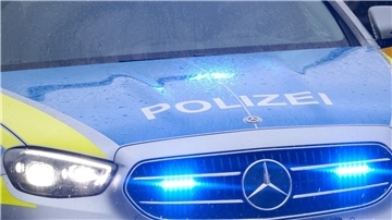 Nach einem Unfal auf der B 212 bei Nordenham musste die Polizei die Straße für eine halbe Stunde sperren.