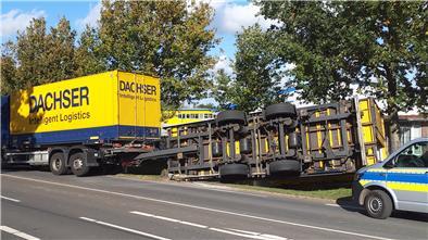 Umgekippter Lkw-Anhänger