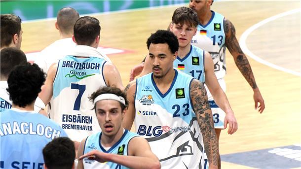 Nach einer deutlichen Leistungssteigerung in der zweiten Halbzeit behielten die Eisbären die Punkte in der Stadthalle.