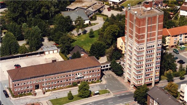 Nach einigem Hin und Her dürfte es nun feststehen: Der Rathausturm wird abgerissen.