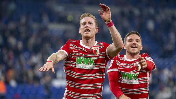 Nach fünf Jahren wurde der Vertrag des zuletzt lange verletzten Stürmers André Hahn (Mitte) nicht mehr verlängert. Ein Zeichen für den Umbruch beim FC Augsburg.