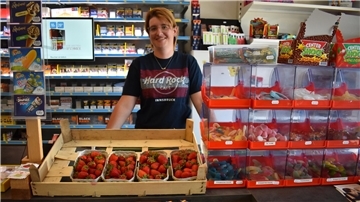 Nach ihrem Hilferuf im Juni haben viele Kunden reagiert: Jetzt erweitert Janina Schock, Inhaberin von „Kalli’s Kiosk“, einer Institution in Schiffdorf ihr Angebot.