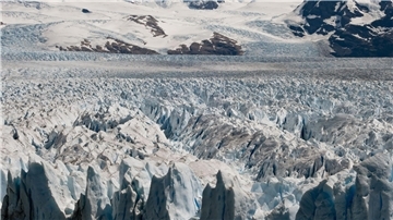 Nach Jahrzehnten relativer Stabilität zieht sich der berühmte Gletscher im Süden von Argentinien immer stärker zurück.