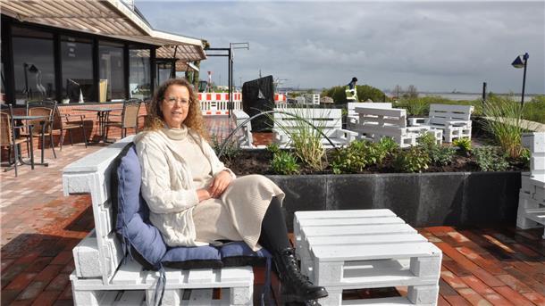 Nach monatelangem Umbau wird die komplett umgestaltete Terrasse der Weserterrassen am kommenden Montag, 1. Mai, mit Frühschoppen und Livemusik eröffnet. Betreiberin Arischa Schmitz freut sich, dass es wieder losgeht.