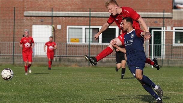 Fußballspiel des TuS Einswarden mit Mustafa Seker