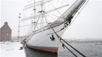 Die Gorch Fock auf dem Wasser.