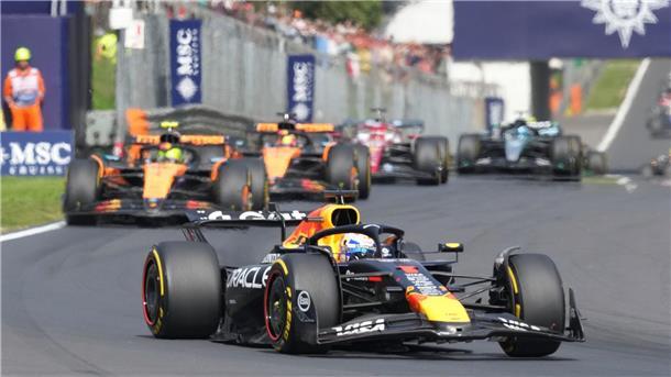Red Bulls „Wiedergeburt“: Verstappen-Jubel im roten Rauch Nach seinem Manöver beim Start gab Verstappen kurz die Führung wieder her.