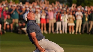 Nach seinem Sieg fiel bei Rory McIlroy die gesamte Anspannung ab.