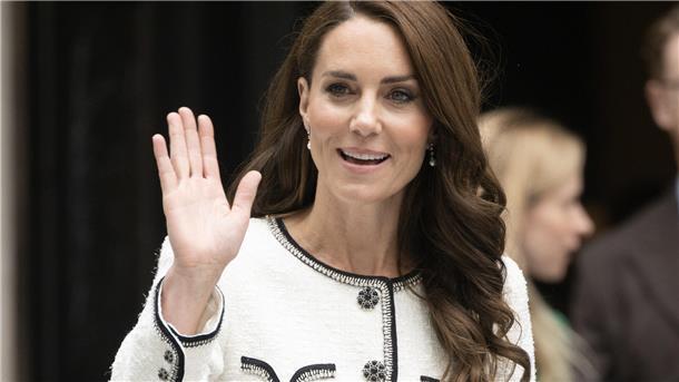 Nach Vorwürfen der Bildmanipulation an einem royalen Familienfoto hat Prinzessin Kate die Verantwortung übernommen. Sie entschuldige sich für jegliche Verwirrung, schrieb die Prinzessin von Wales am Montag auf der Plattform X (vormals Twitter).