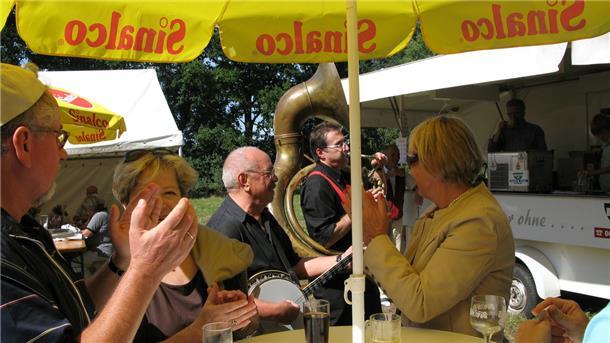 Nach zwei Jahren gibt es wieder den Frühschoppen am Schafstall in der Vareler Heide.