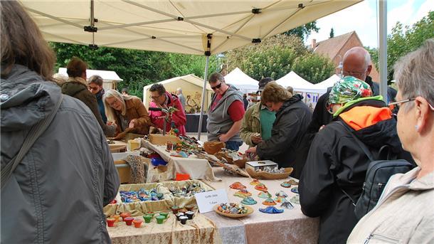 Nach zwei Jahren pandemiebedingter Pause soll in diesem Jahr der Wilstedter Markt für Kunst und Handwerk wieder stattfinden. Am 11. September präsentieren rund 30 Kunsthandwerker Am Brink ihre Produkte.