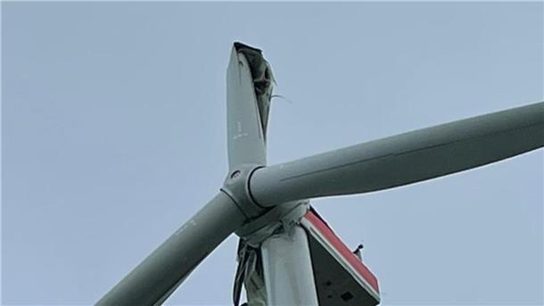 Nachdem im September 2022 ein Rotorblatt im Windpark Alfstedt havarierte, ist nun ein weiteres Rotorblatt (Foto) abgebrochen.