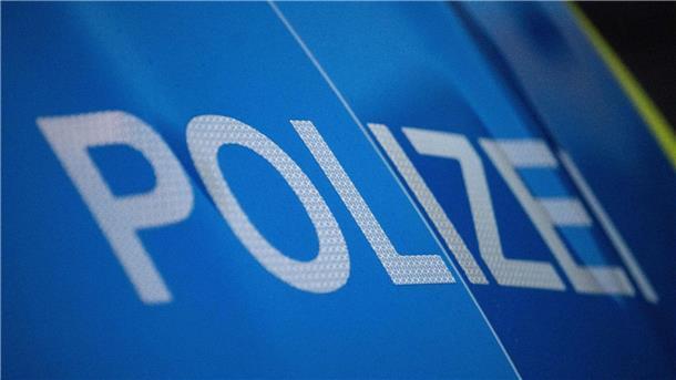 Polizei sucht Zeugen nach Vandalismus auf Wulsdorfer Friedhof Nachdem Unbekannte am Wochenende Gegenstände auf dem Wulsdorfer Friedhof zerbrochen haben, hofft die Polizei nun auf Hinweise von Zeugen.