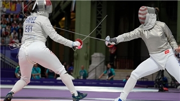 Nada Hafez (l) bei ihrem Sieg in der ersten Runde.