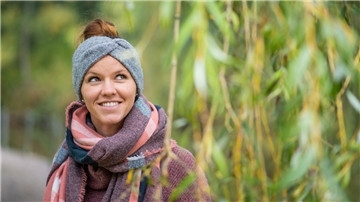 Neu in Bremerhaven: die junge Lehrerin Nadja Weiser kam nach fünf Jahren in den USA zurück nach Norddeutschland. Hier ist sie im Bremerhavener Bürgerpark unterwegs.