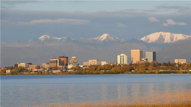 Nahe der Stadt Anchorage in Alaska treffen sich Donald Trump und Wladimir Putin.