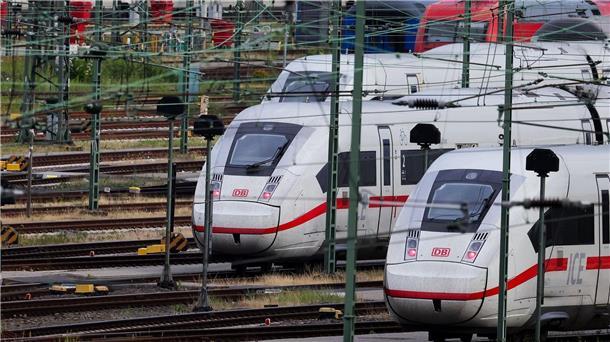 Bahnbeauftragter will mehr Wettbewerb im Fernverkehr Nahezu konkurrenzlos: Die Deutsche Bahn beherrscht im Fernverkehr den Markt.