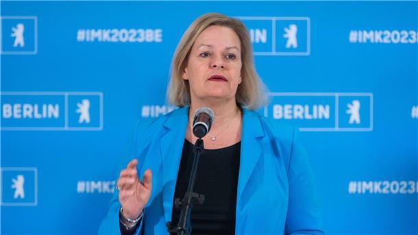 Nancy Faeser (SPD) hatte die Grenzkontrollen seit ihrer Einführung am 16. Oktober mehrfach für kürzere Zeiträume verlängert.