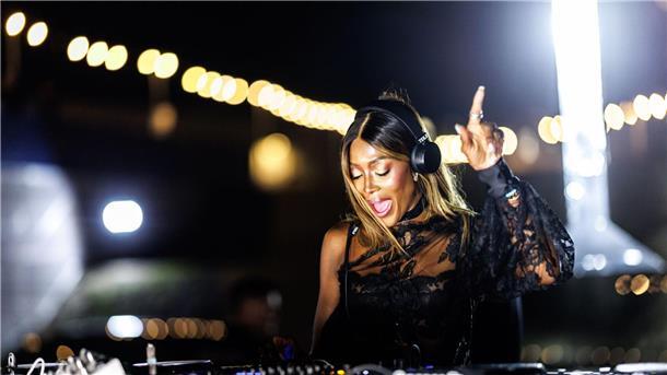 Supermodel Naomi Campbell gibt ihr Debüt als DJane Naomi Campbell gab in München ihr Debüt am DJ-Pult.