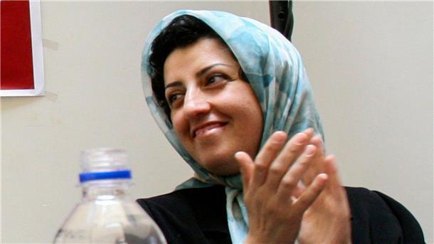Friedensnobelpreis für Iranerin Narges Mohammadi Narges Mohammadi applaudiert bei einem Treffen über Frauenrechte am 03.07.2008 in Teheran.