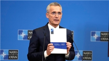 Nato-Generalsekretär Jens Stoltenberg präsentiert den aktuellen Jahresbericht des Verteidigungsbündnisses.