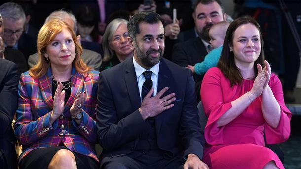 Neben Humza Yousaf hatten sich auch Ex-Kabinettsmitglied Ash Regan (l) und Finanzministerin Kate Forbes zur Wahl gestellt.