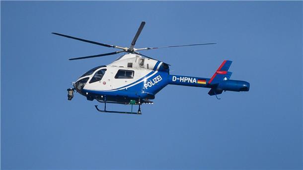 Kuhstedtermoor: Zwei Einbrecher flüchten - Polizeihubschrauber unterstützt Suche Neben Streifenwagen aus der Region wurden auch Einsatzkräfte aus dem Nachbarlandkreis sowie der Polizeihubschrauber „Phoenix“ in die Fahndung eingebunden.