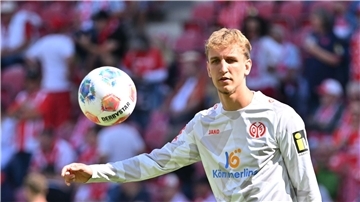 Nelson Weiper bindet sich länger an Mainz.