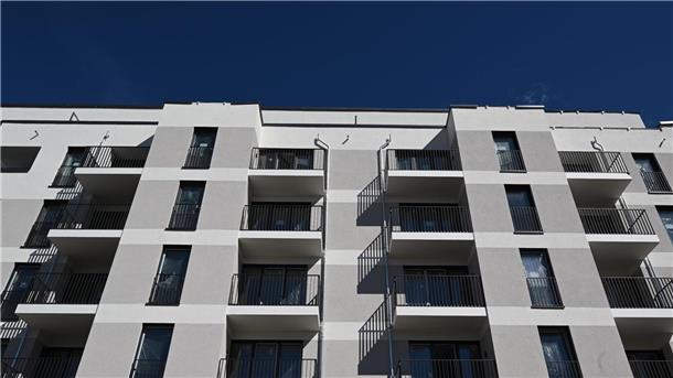 Krise dauert an: Immobilienpreise fallen weiter Neu gebaute Wohnungen in der Pistoriusstraße in Berlin: Der Preisverfall bei Häusern und Wohnungen hält an.