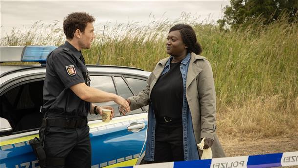 Schwarz, selbstbewusst, alleinerziehend: „Die Polizistin“ Neu im ZDF: Ermittlerin Gloria Acheampong, gespielt von Thelma Buabeng.