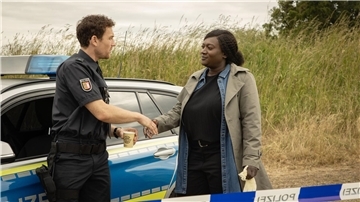 Neu im ZDF: Ermittlerin Gloria Acheampong, gespielt von Thelma Buabeng.