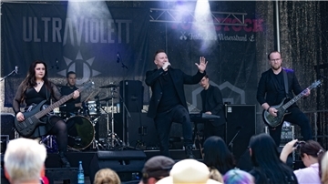 Die Band Ultraviolett auf der Bühne.