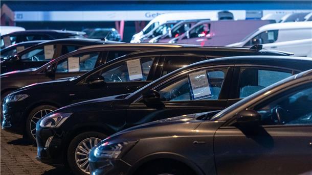 Neues Pkw-Label soll Autokäufer ab Mai besser informieren Neues Pkw-Label: Farblich gekennzeichnete CO2-Klassen sollen ab dem 1. Mai auf einen Blick zeigen, wie viele CO2-Emissionen ein Fahrzeug im Vergleich zu alternativen Modellen ausstößt.