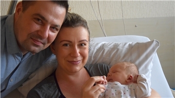 Neujahrsbaby 2022: Die Eltern Emilia und Piaskowy Kazimierz freuen sich über die Geburt ihrer Tochter Olivia.