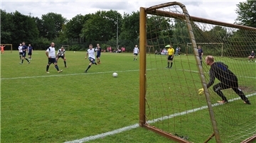 Neun Mannschaften traten in Brake zum Fußballturnier an.