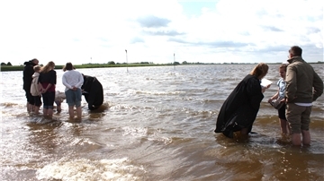Taufe im Wasser
