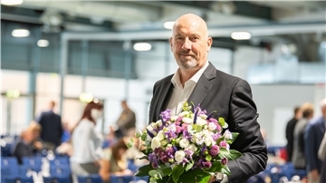 Neuwahl nach einem statt zwei Jahren: Carsten Meyer-Heder bleibt Vorsitzender der CDU im Land Bremen.